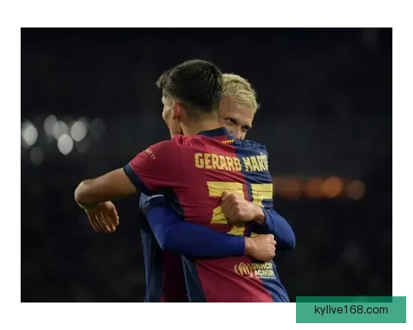 朱利亚诺赫拉德马丁先触球却动作凶狠引发争议